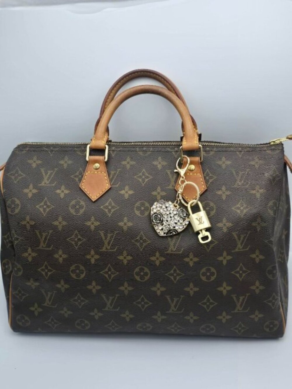 Authentic Louis Vuitton Gold Padlock 🔒 Key Set w/ Unbranded Heart Bag Charm - Picture 3 of 10